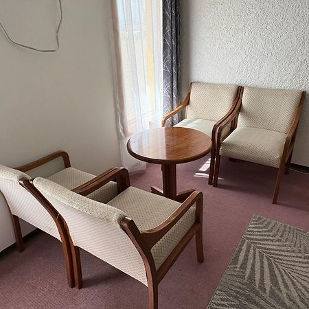 Maple Creek Motor Inn Zewnętrze zdjęcie