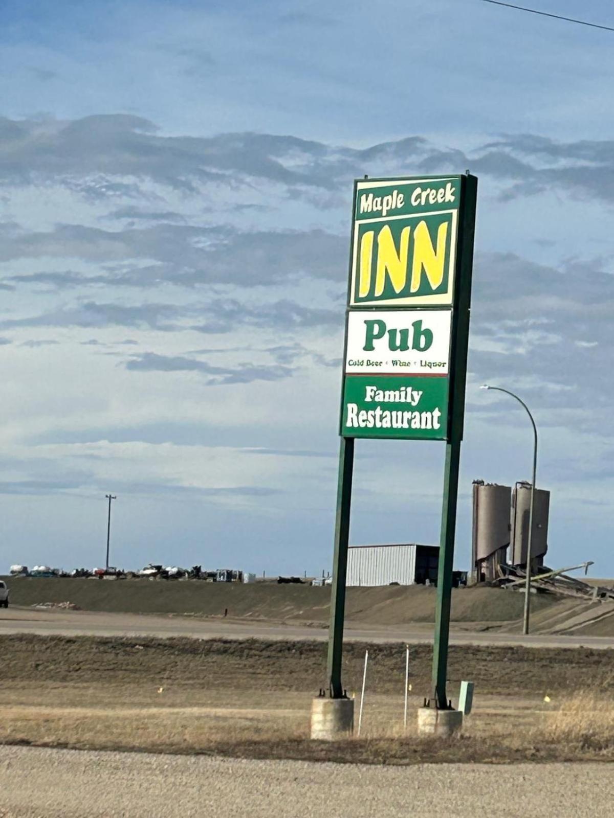 Maple Creek Motor Inn Zewnętrze zdjęcie