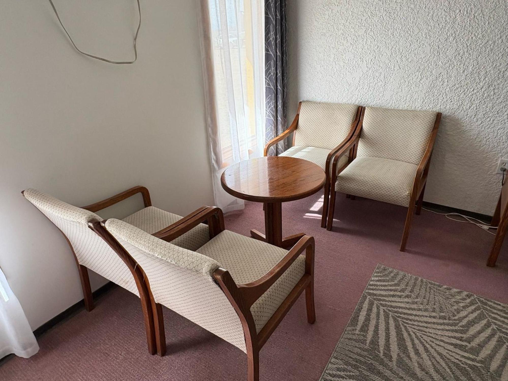 Maple Creek Motor Inn Zewnętrze zdjęcie