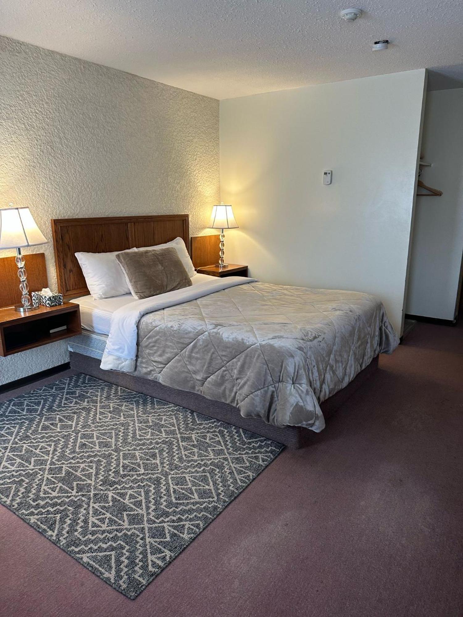Maple Creek Motor Inn Zewnętrze zdjęcie