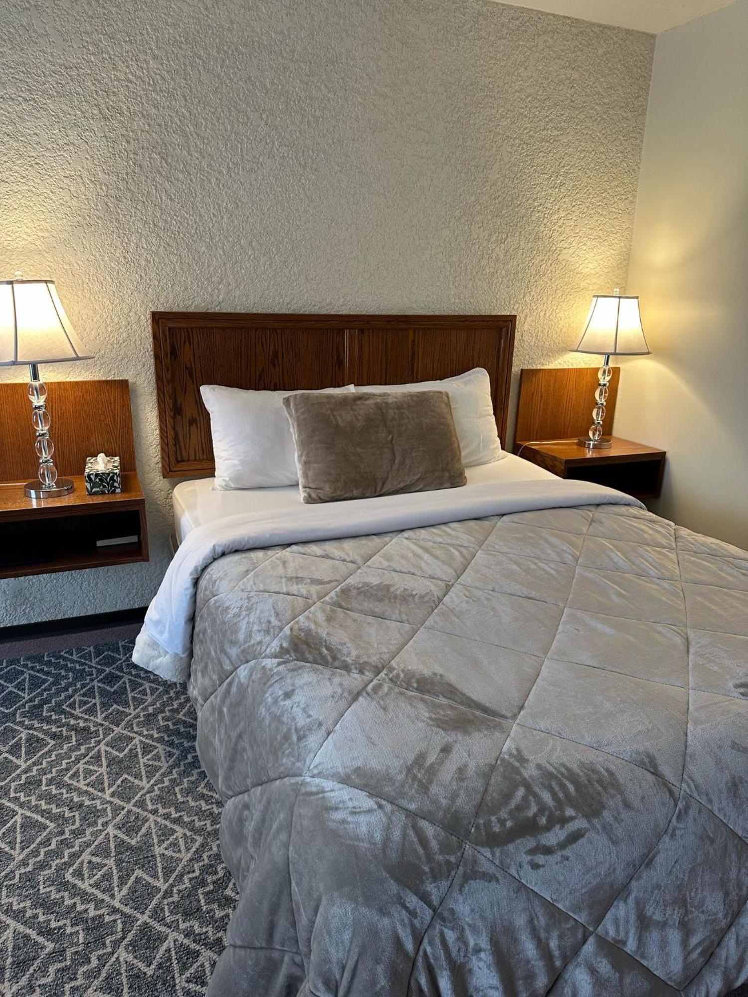 Maple Creek Motor Inn Zewnętrze zdjęcie