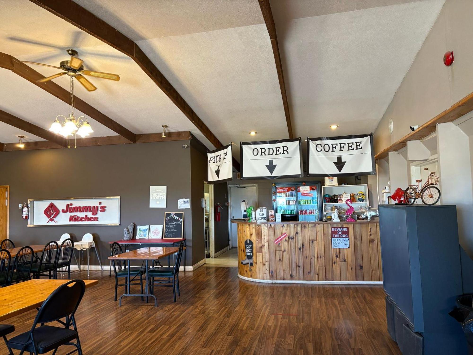 Maple Creek Motor Inn Zewnętrze zdjęcie