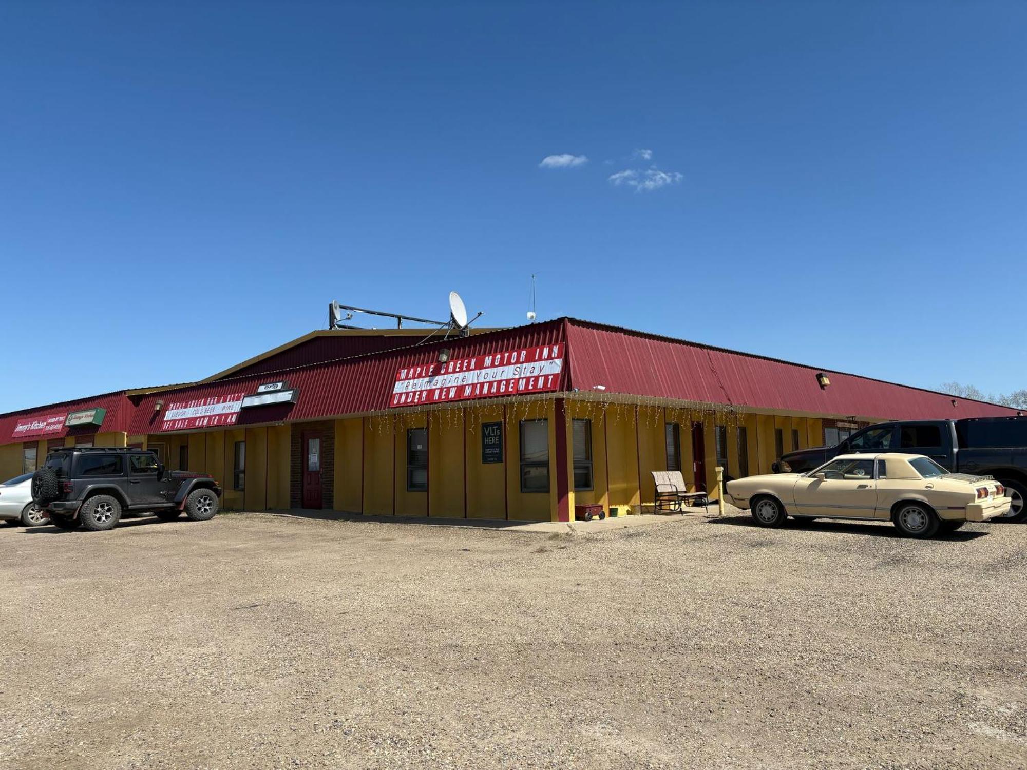 Maple Creek Motor Inn Zewnętrze zdjęcie