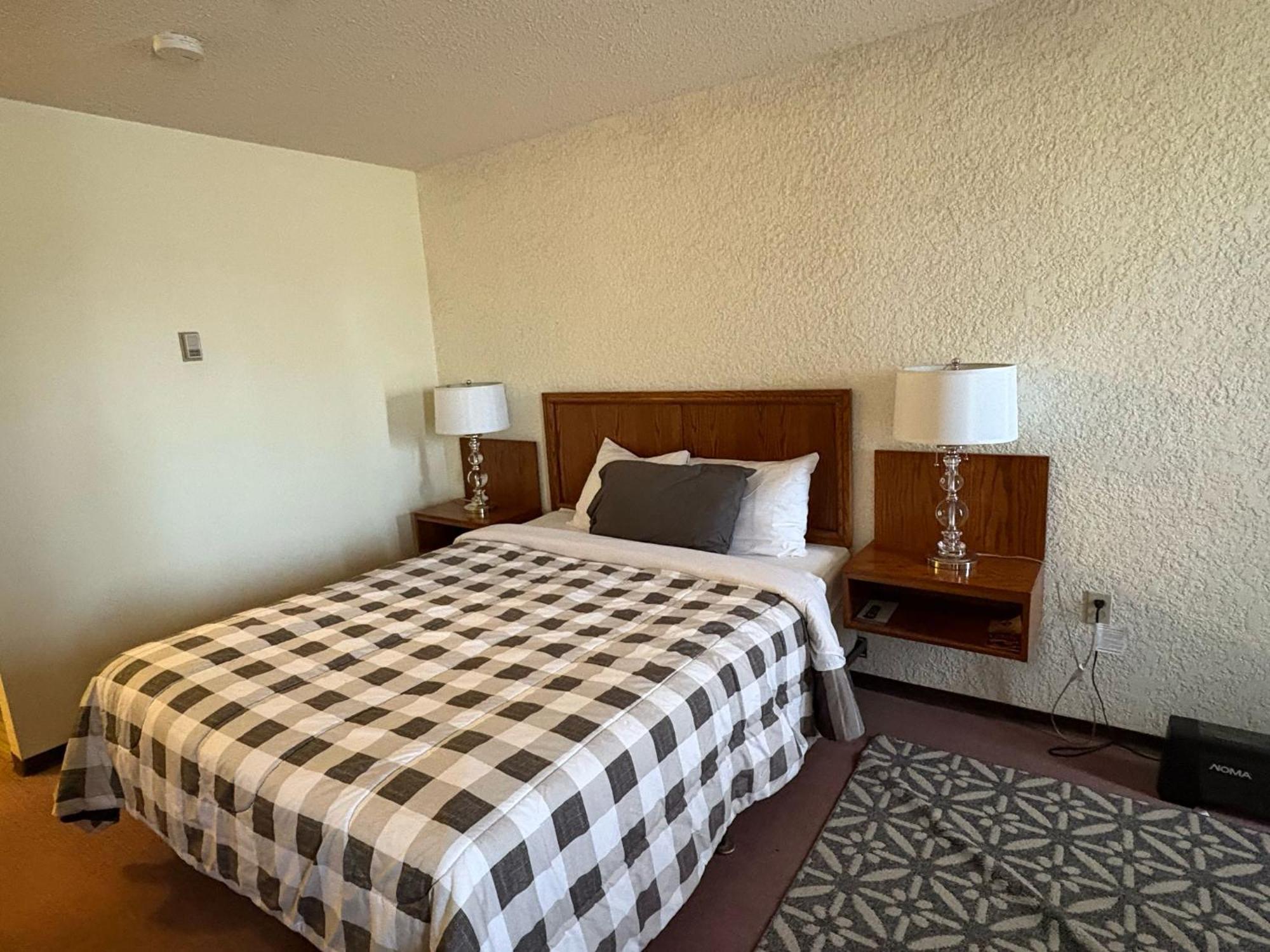 Maple Creek Motor Inn Zewnętrze zdjęcie