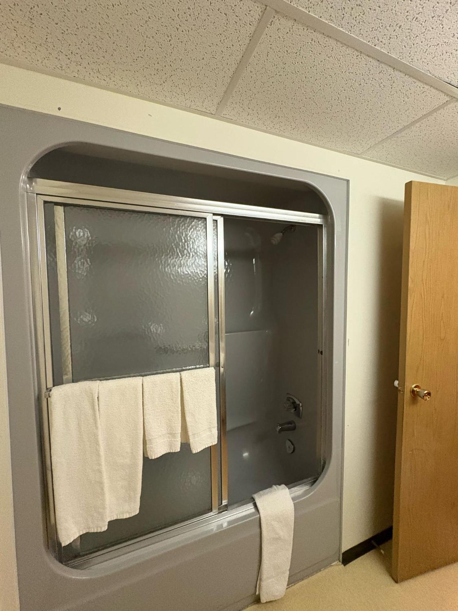 Maple Creek Motor Inn Zewnętrze zdjęcie