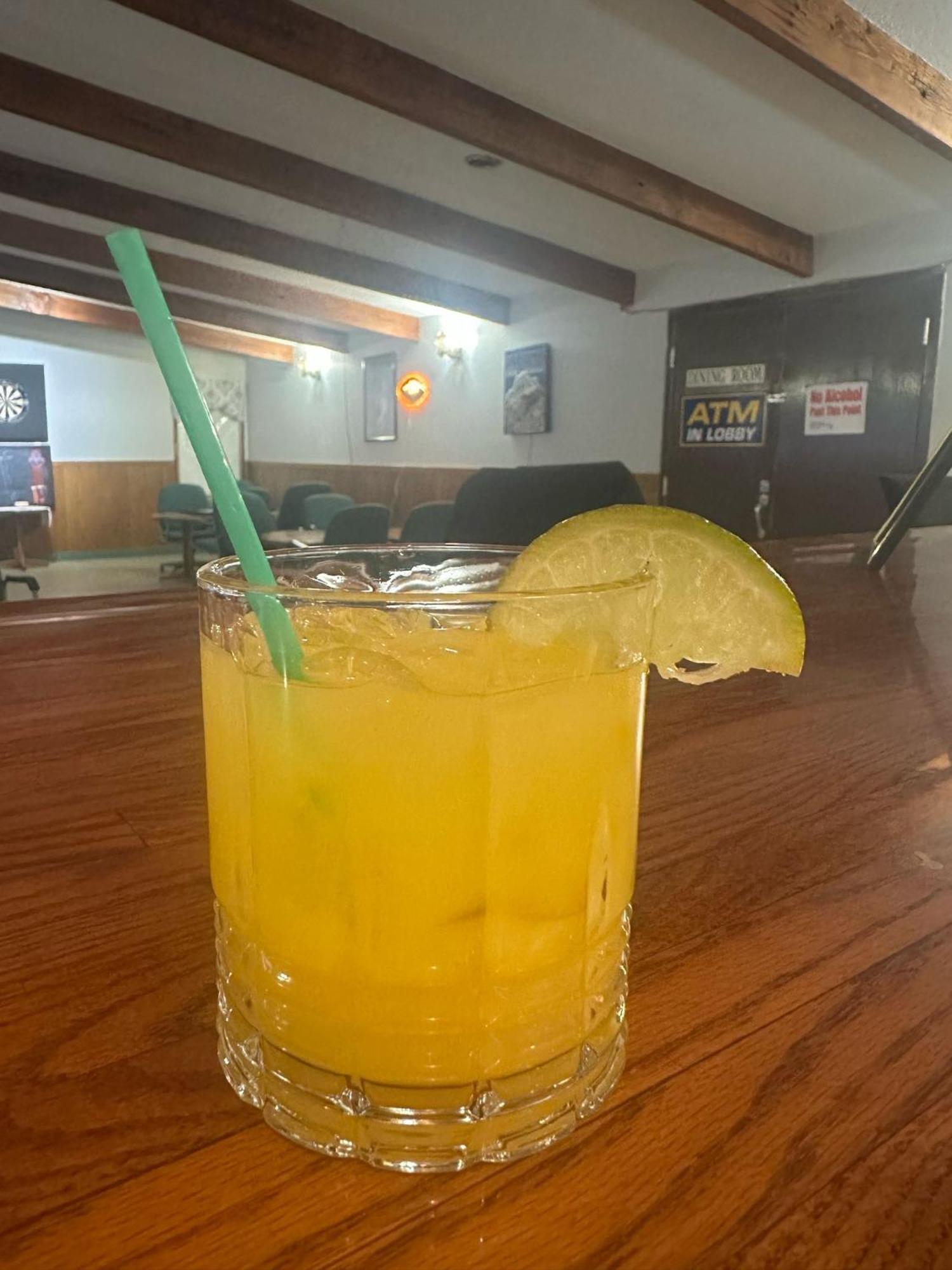 Maple Creek Motor Inn Zewnętrze zdjęcie