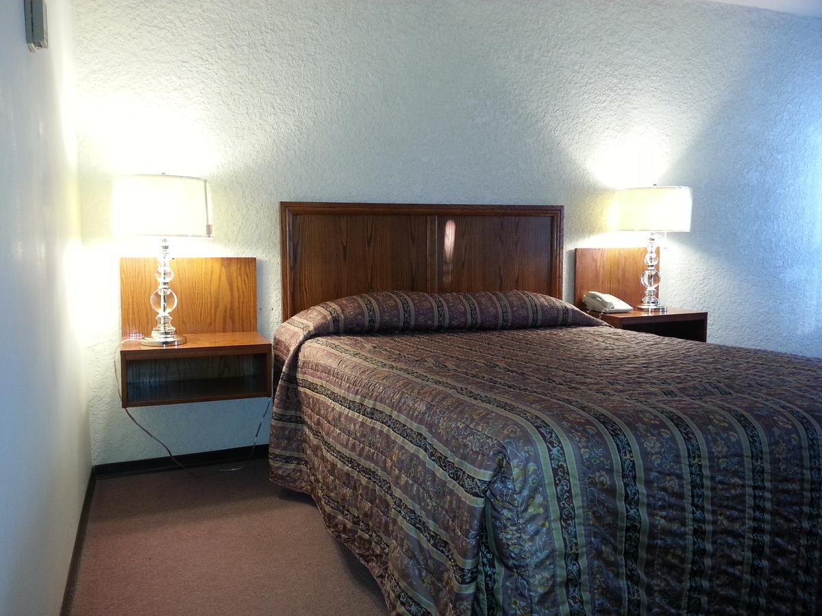 Maple Creek Motor Inn Zewnętrze zdjęcie