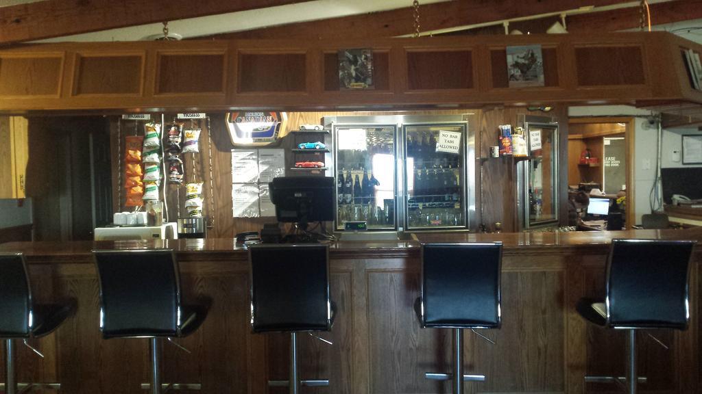 Maple Creek Motor Inn Zewnętrze zdjęcie