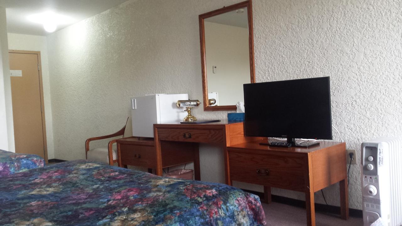 Maple Creek Motor Inn Zewnętrze zdjęcie