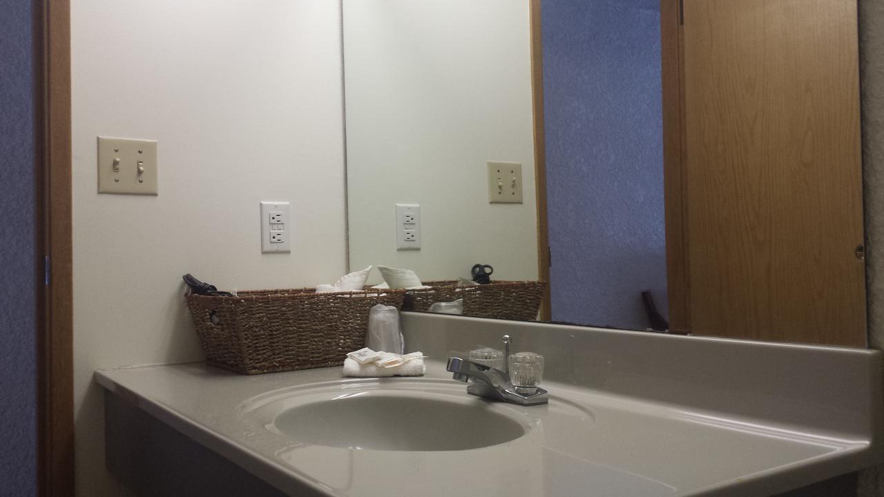 Maple Creek Motor Inn Zewnętrze zdjęcie