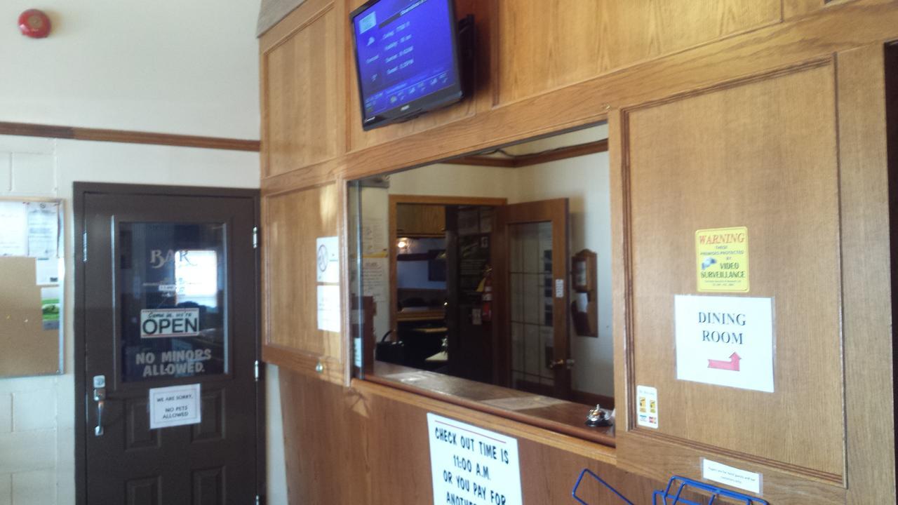 Maple Creek Motor Inn Zewnętrze zdjęcie